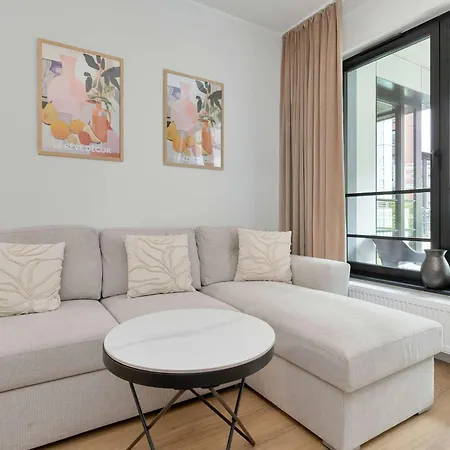 Beige And Blue In With Garden And Parking By Renters דירה *