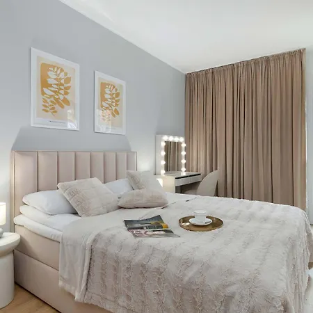 Beige And Blue In With Garden And Parking By Renters דירה גדנסק
