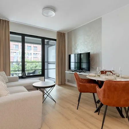 Beige And Blue In With Garden And Parking By Renters דירה