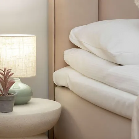 דירה Beige And Blue In With Garden And Parking By Renters